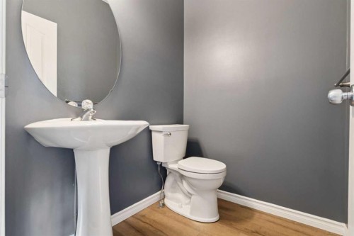 104-2001 Luxstone Boulevard Sw, Airdrie, AB - Indoor Photo Showing Bathroom