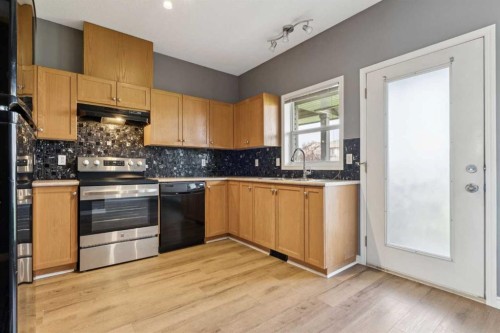 104-2001 Luxstone Boulevard Sw, Airdrie, AB - Indoor Photo Showing Kitchen