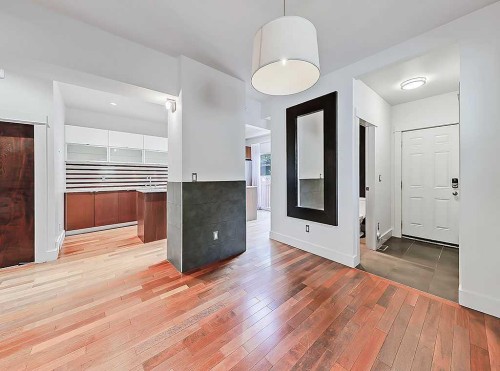 2109 14A Street Sw, Calgary, AB - Indoor Photo Showing Other Room