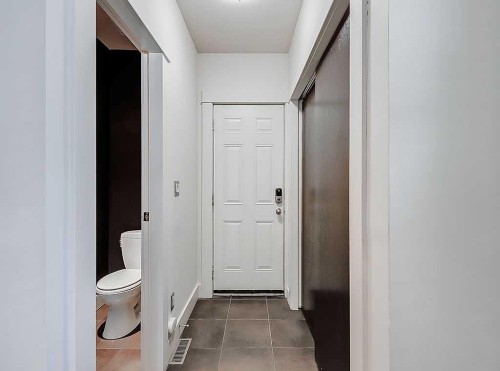 2109 14A Street Sw, Calgary, AB - Indoor