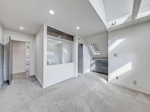 2109 14A Street Sw, Calgary, AB - Indoor Photo Showing Other Room