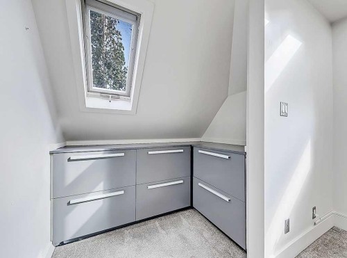 2109 14A Street Sw, Calgary, AB - Indoor Photo Showing Other Room