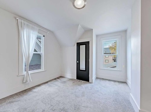 2109 14A Street Sw, Calgary, AB - Indoor Photo Showing Other Room