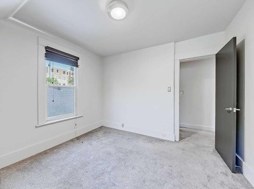 2109 14A Street Sw, Calgary, AB - Indoor Photo Showing Other Room