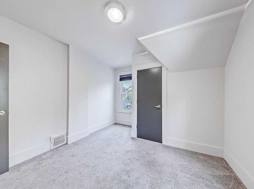 2109 14A Street Sw, Calgary, AB - Indoor Photo Showing Other Room