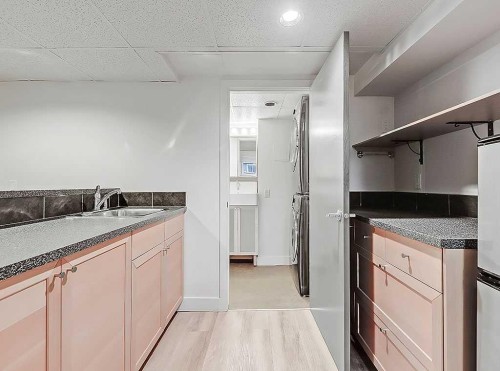 2109 14A Street Sw, Calgary, AB - Indoor Photo Showing Kitchen With Double Sink