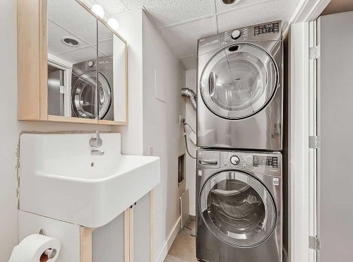 2109 14A Street Sw, Calgary, AB - Indoor Photo Showing Laundry Room