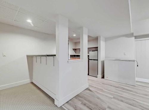 2109 14A Street Sw, Calgary, AB - Indoor Photo Showing Other Room