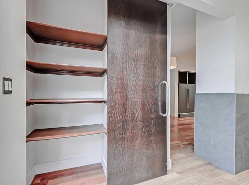 2109 14A Street Sw, Calgary, AB - Indoor With Storage