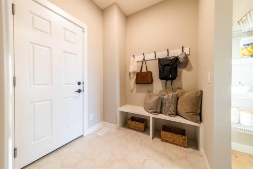 207 Lucas Common Nw, Calgary, AB - Indoor Photo Showing Other Room