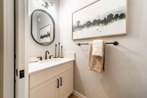 207 Lucas Common Nw, Calgary, AB - Indoor Photo Showing Bathroom