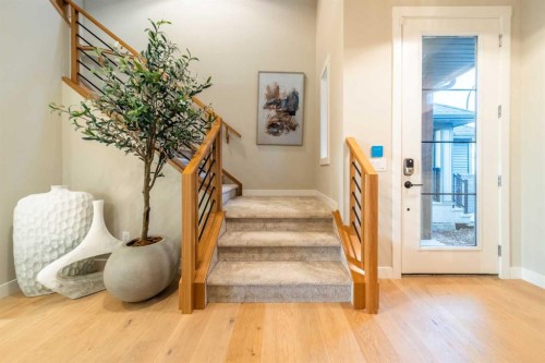 207 Lucas Common Nw, Calgary, AB - Indoor Photo Showing Other Room