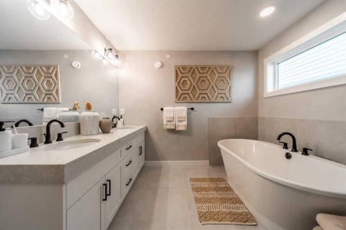 207 Lucas Common Nw, Calgary, AB - Indoor Photo Showing Bathroom