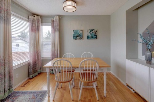 134 Hidden Way Nw, Calgary, AB - Indoor Photo Showing Dining Room