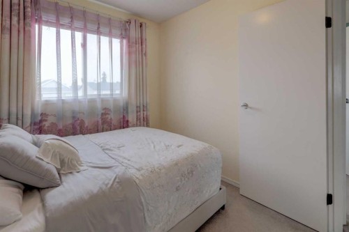 134 Hidden Way Nw, Calgary, AB - Indoor Photo Showing Bedroom