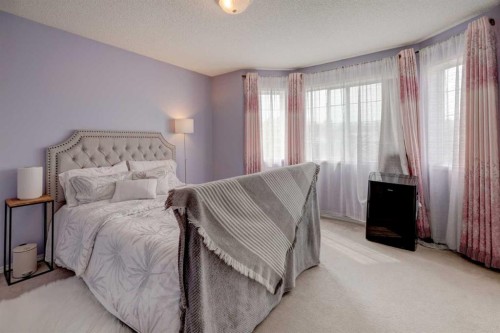 134 Hidden Way Nw, Calgary, AB - Indoor Photo Showing Bedroom
