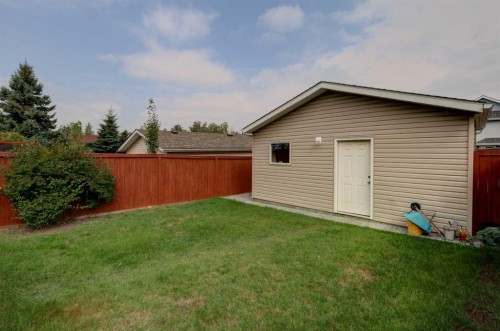 134 Hidden Way Nw, Calgary, AB - Outdoor