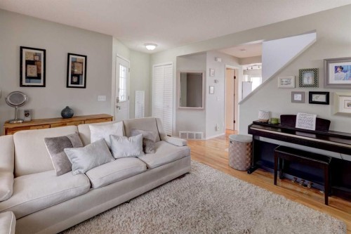 134 Hidden Way Nw, Calgary, AB - Indoor Photo Showing Living Room