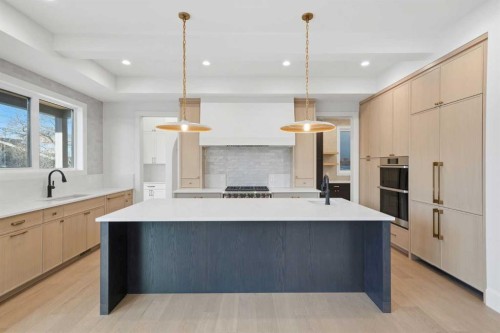 703 35 Street Nw, Calgary, AB - Indoor Photo Showing Kitchen With Upgraded Kitchen