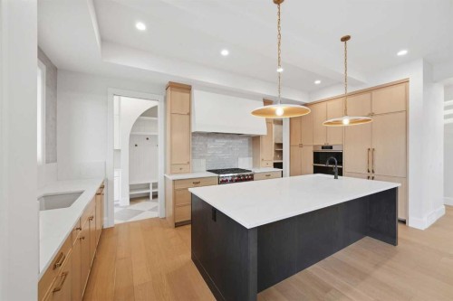 703 35 Street Nw, Calgary, AB - Indoor Photo Showing Kitchen With Upgraded Kitchen
