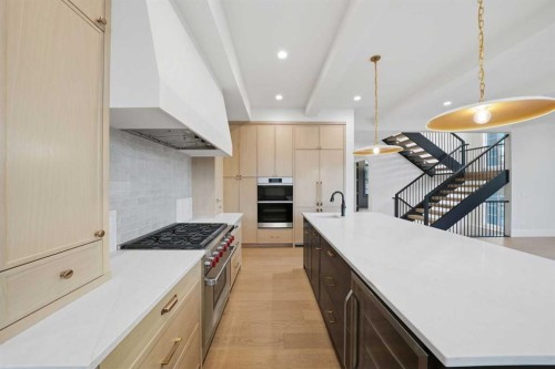 703 35 Street Nw, Calgary, AB - Indoor Photo Showing Kitchen With Upgraded Kitchen