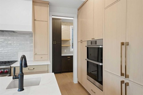 703 35 Street Nw, Calgary, AB - Indoor Photo Showing Kitchen