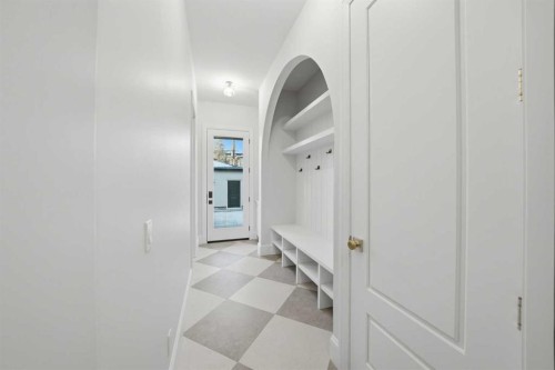 703 35 Street Nw, Calgary, AB - Indoor Photo Showing Other Room