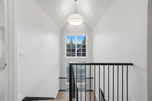 703 35 Street Nw, Calgary, AB - Indoor Photo Showing Other Room