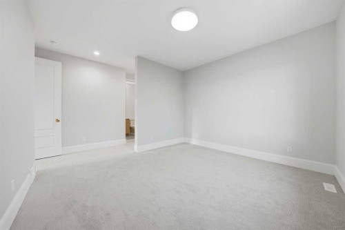 703 35 Street Nw, Calgary, AB - Indoor Photo Showing Other Room