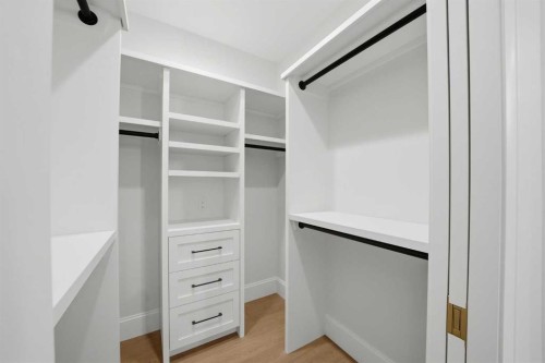 703 35 Street Nw, Calgary, AB - Indoor With Storage