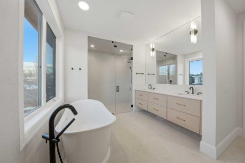 703 35 Street Nw, Calgary, AB - Indoor Photo Showing Bathroom