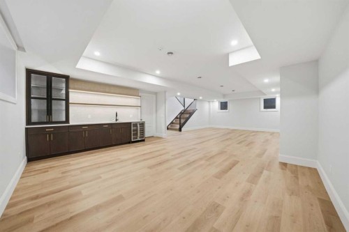 703 35 Street Nw, Calgary, AB - Indoor Photo Showing Other Room