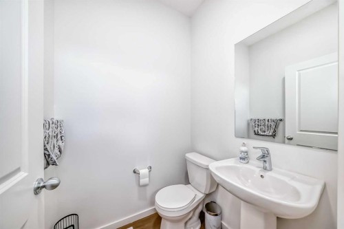 197 Belmont Drive Sw, Calgary, AB - Indoor Photo Showing Bathroom