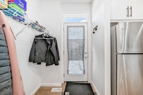 197 Belmont Drive Sw, Calgary, AB - Indoor