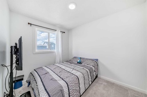 197 Belmont Drive Sw, Calgary, AB - Indoor Photo Showing Bedroom