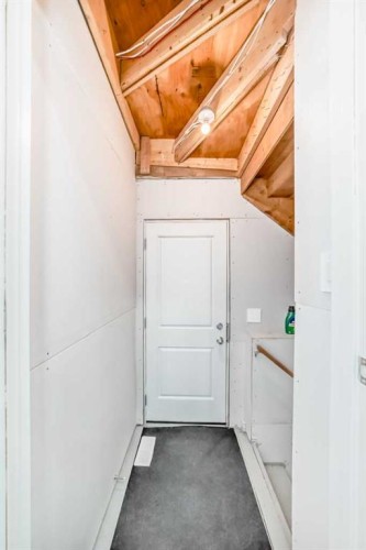 197 Belmont Drive Sw, Calgary, AB - Indoor Photo Showing Other Room