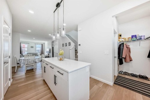 197 Belmont Drive Sw, Calgary, AB - Indoor