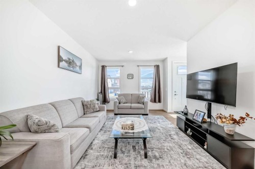 197 Belmont Drive Sw, Calgary, AB - Indoor Photo Showing Living Room