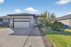 12 Vermont Close  Olds, AB T4H 0C3