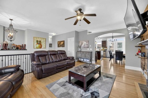 12 Vermont Close, Olds, AB - Indoor Photo Showing Living Room