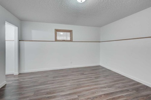 405 2 Avenue Nw, Diamond Valley, AB - Indoor Photo Showing Other Room