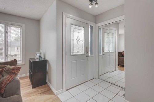 405 2 Avenue Nw, Diamond Valley, AB - Indoor Photo Showing Other Room