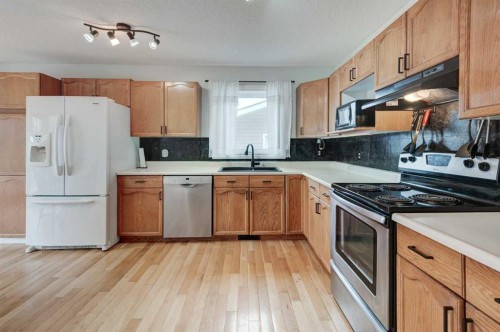 405 2 Avenue Nw, Diamond Valley, AB - Indoor Photo Showing Kitchen