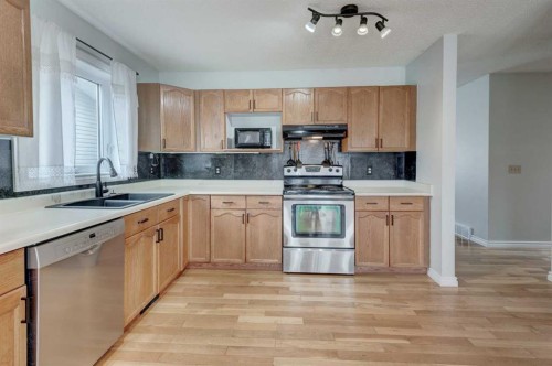 405 2 Avenue Nw, Diamond Valley, AB - Indoor Photo Showing Kitchen With Double Sink