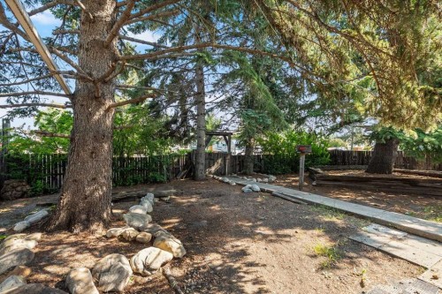 7927 36 Avenue Nw, Calgary, AB - Outdoor