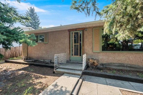 7927 36 Avenue Nw, Calgary, AB - Outdoor