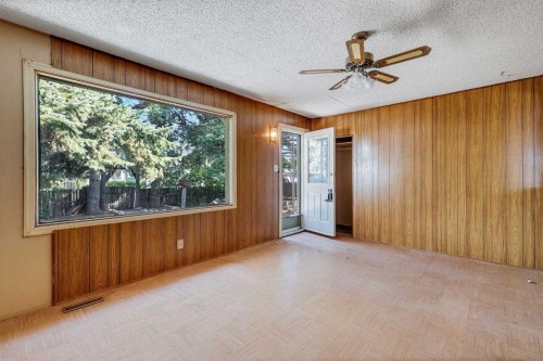 7927 36 Avenue Nw, Calgary, AB - Indoor Photo Showing Other Room
