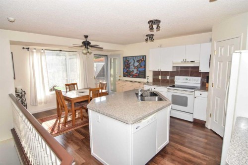 14954 Mt Mckenzie Drive Se, Calgary, AB - Indoor Photo Showing Kitchen