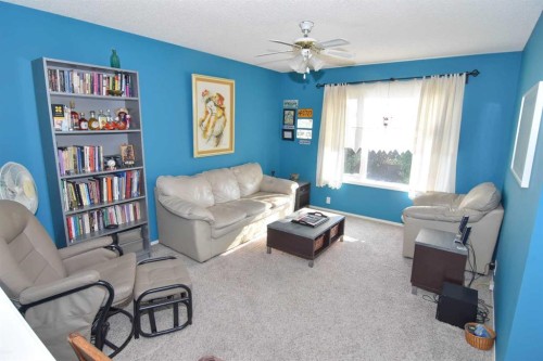 14954 Mt Mckenzie Drive Se, Calgary, AB - Indoor Photo Showing Living Room