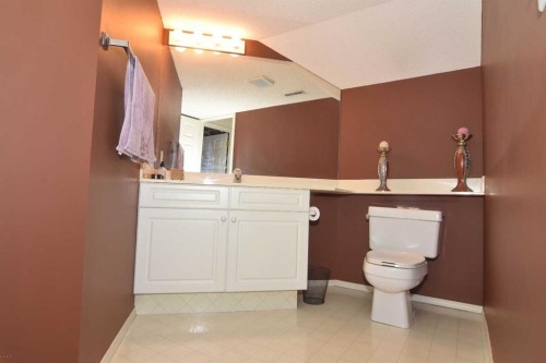 14954 Mt Mckenzie Drive Se, Calgary, AB - Indoor Photo Showing Bathroom